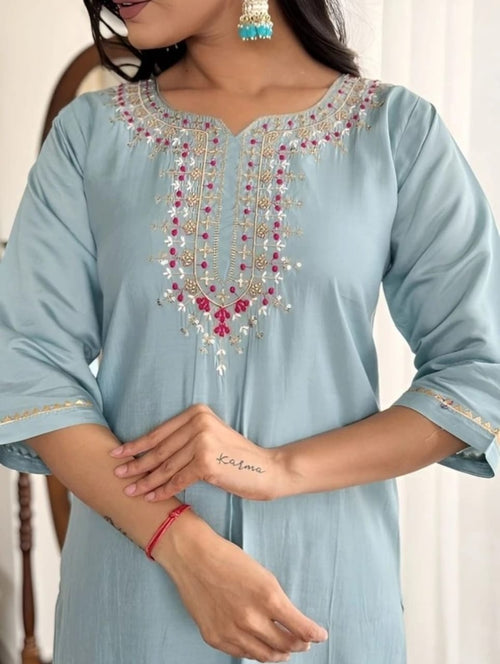 Blue Embroidered Kurta Pant Set with Floral Organza Dupatta